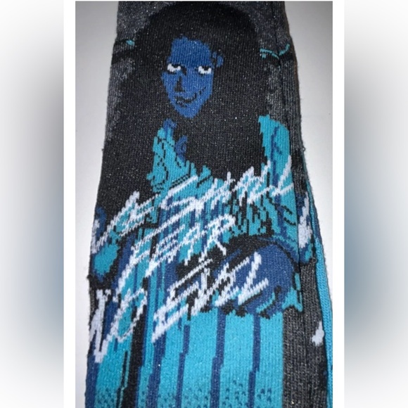 The Exorcist Believer Crew Socks 2 Pair Men's 6.5-12 Gray Blue Horror Movie NEW! - Picture 2 of 10